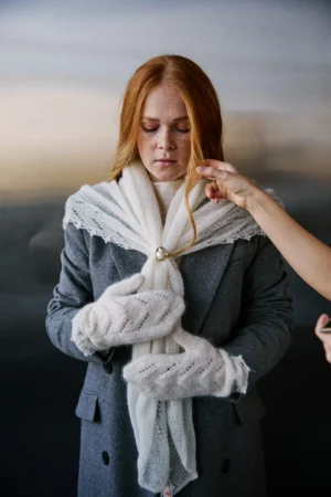 В’язана хустина із вовни мериноса із візерунком (молоко)