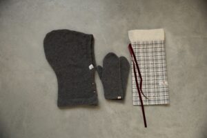 Подарунковий комплект (в’язаний капор та рукавиці із вовни мериноса) сірий