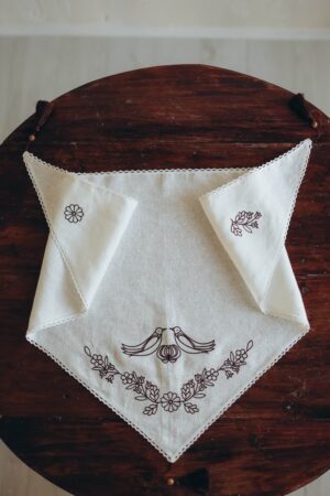 Хустина лляна "Лілія" із колекції Лілея шоколадна вишивка