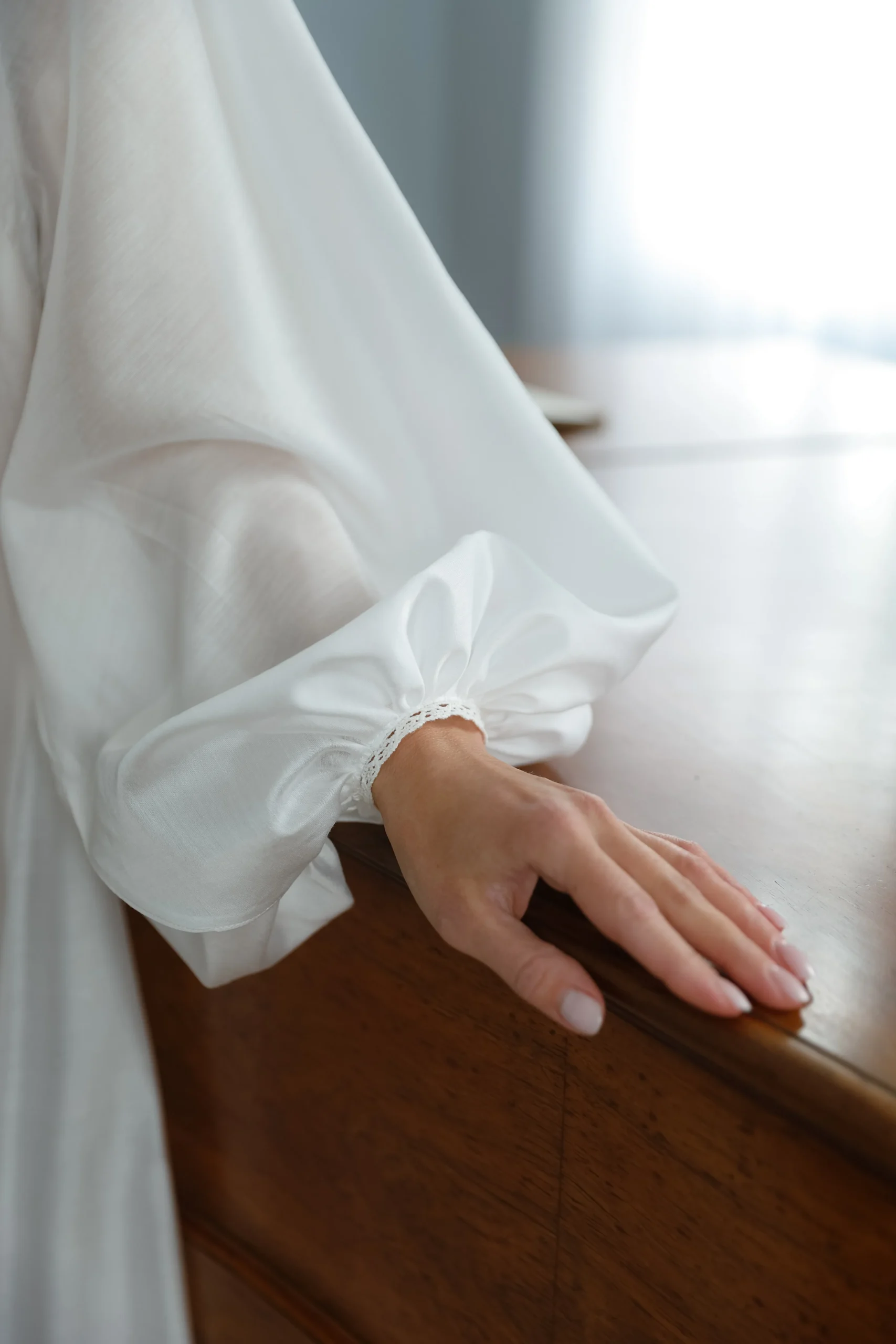 Сукня з невагомого тенселу у відтінку білого перламутру - Зображення 6